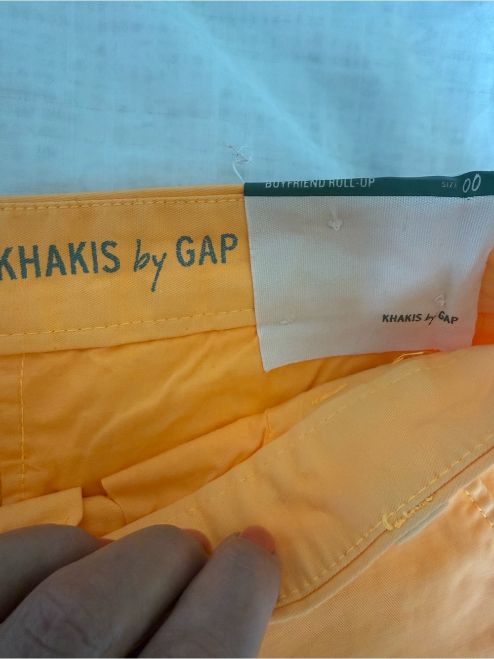 GAP Women's Peach Cuffed Chino Shorts - Picture 2 of 7